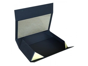 Flat Cardboard Box With Magnetic Closure