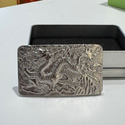 Тытанавая зашпілька цмока