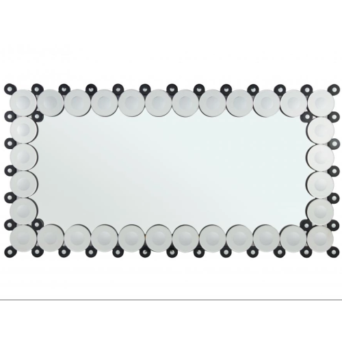 Miroir de salle de bain rectangulaire accroché au mur