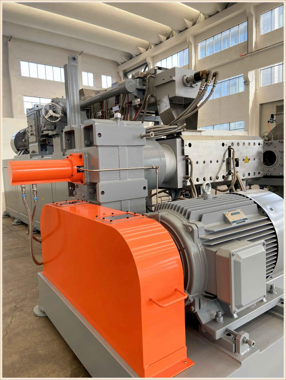 Twin Screw Plastic Extruder for Pet Scraps Repelletizing Machine