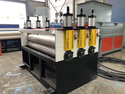 Plastic pipe haul off machine for extrusion