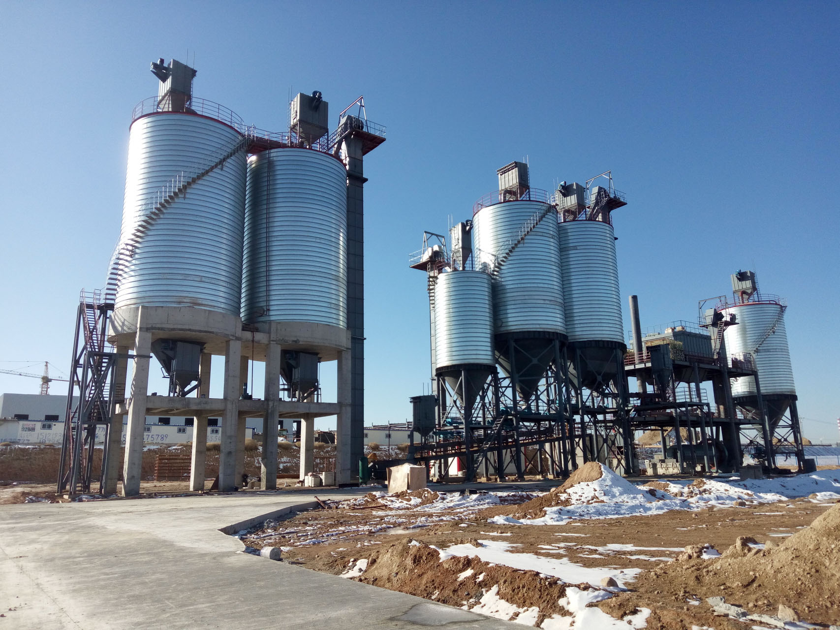Flexibly configurable cement mixing systems