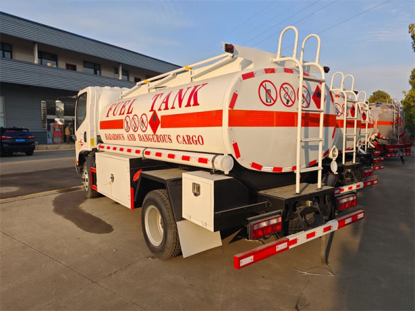 High-Quality FAW 4x2 6m³ Oil Tanker Truck for Logistics