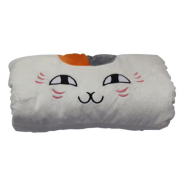 귀여운 새끼 고양이 손으로 따뜻한 베개