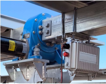 Title: Solar Tracker System with DG 03 Single-Axis or Dual-Axis DC Tracking Controller
