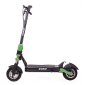 Scooter elétrico sujo adulto