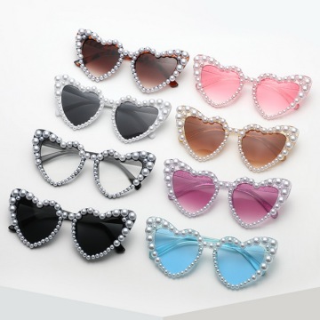 Mode retro herzförmige Imitation Perlenrahmen Sonnenbrille UV400 Frauen Katze Eye Pink Eyewear