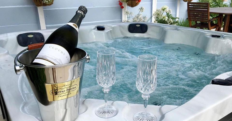 jacuzzi outdoor spa