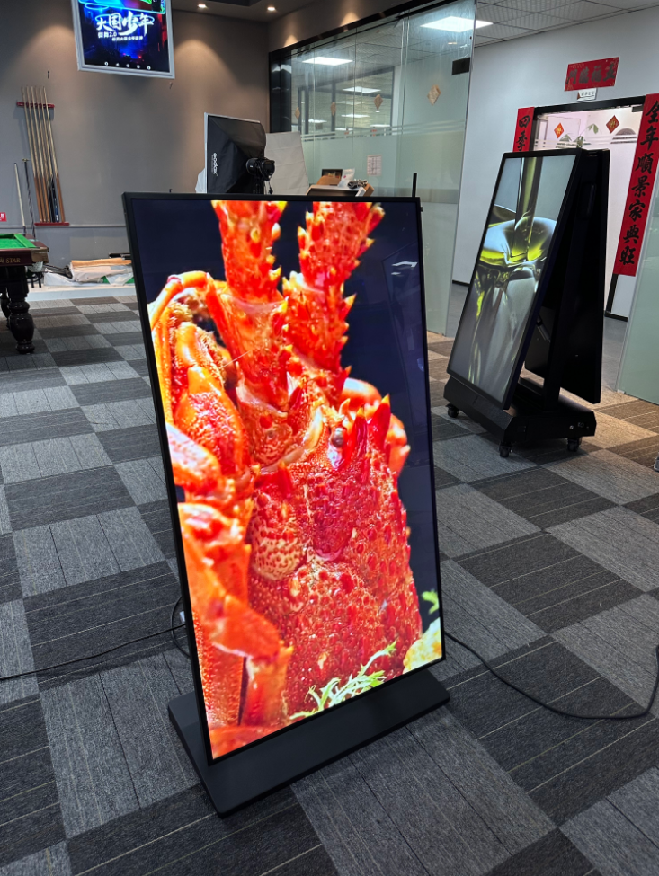 Üst düzey perakende için yeni iç mekan mobil eğilebilir 4K LCD reklam makinesi