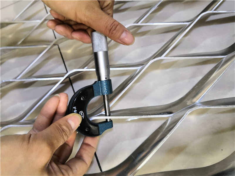 Expanded Metal Mesh In Rolls And Panels, High Quality Expanded Metal