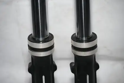 Stable tricycle shock absorber