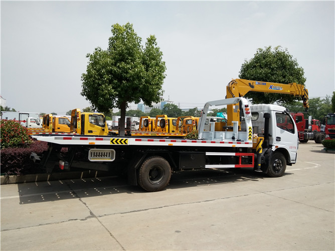 6 Ton Dongfeng Tow Truck tare da Crane