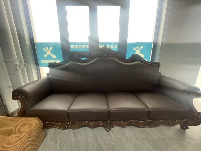 Elegant European-Style Sofa for Modern Living Rooms