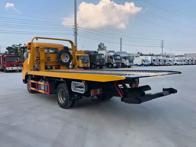 Howo 4x2 Light Duty Platform Carrier Truck Truck