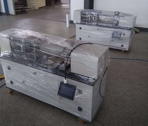 Mini injection molding machine for delivery