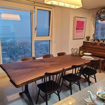 La losa natural al por mayor Acacia Walnut Bubinga Top Suar Mesa de comedor y escritorio de borde en vivo