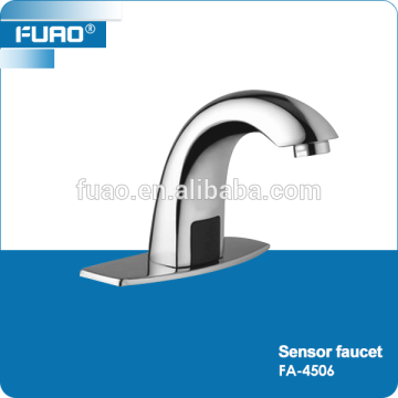 Rubinetto automatico del sensore del lavandino del bagno cromato ottone di FUAO