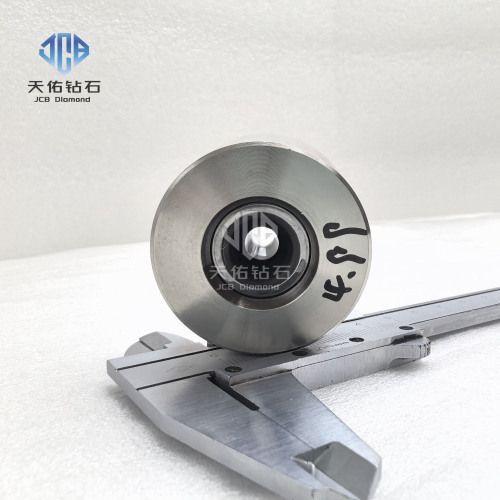 Troqueles de trefilado recubiertos de CVD de 43 x 37 y 4,99 mm para trefilar microcables de precisión, como los que se utilizan en el trenzado de stents