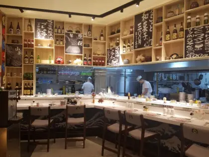 Crescent chain turning table