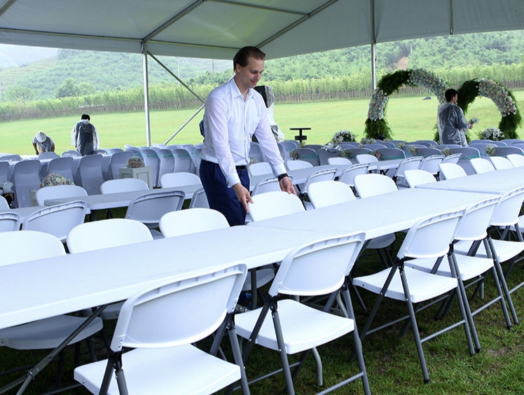 outdoor folding plastic table