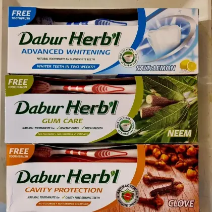 Natural toothpaste with clove ingredients