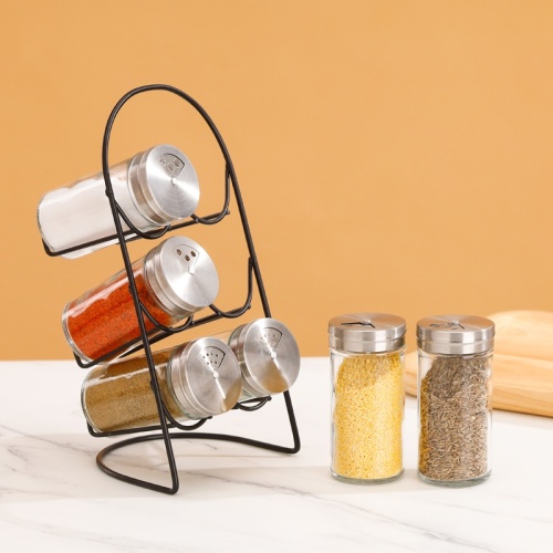 Acessórios de tempero gourmet: potes de pimenta e especiarias