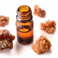 روغن ضروری Myrrh خالص و طبیعی است