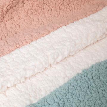 Coperta in lana con cuciture a tre colori
