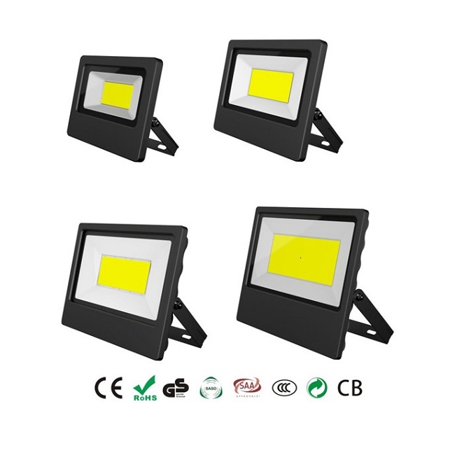 LED floodlight with low power loss