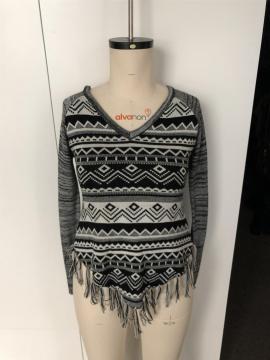 V-neck geometric fringed knit top