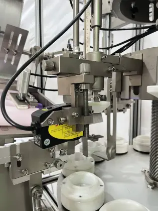Automatic Skincare Cleanser Lotion Tube Filling and Sealing Machine