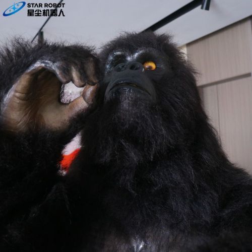 Gorila animatronik menari kelas atas