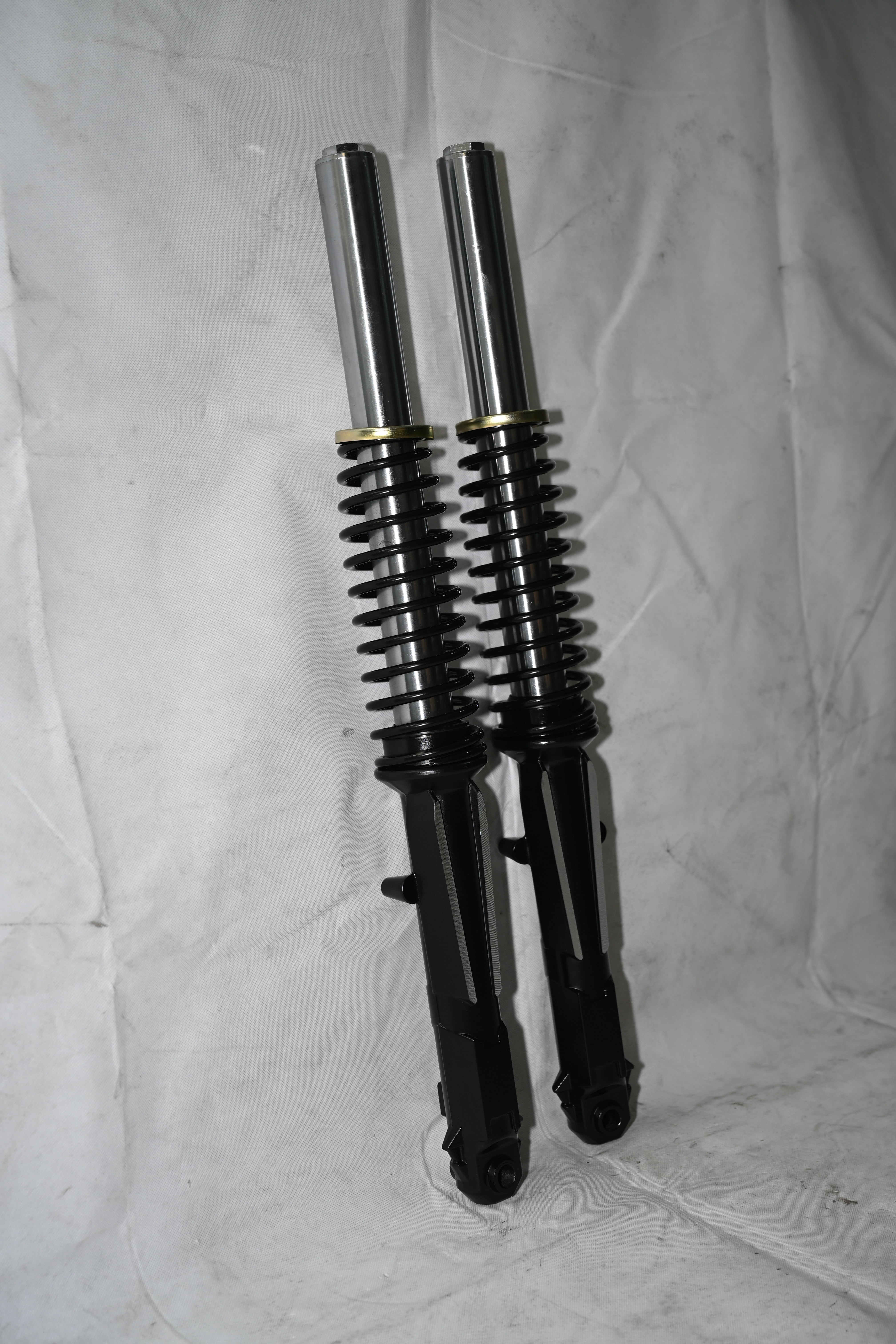 External spring tip shock absorber