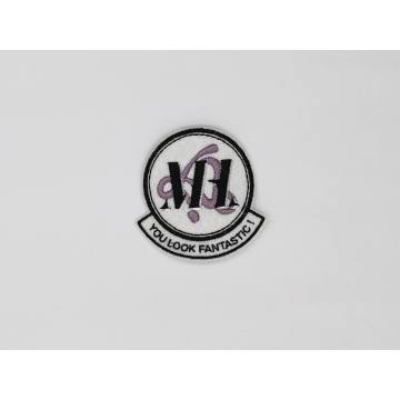 Logo brodé sur feutre