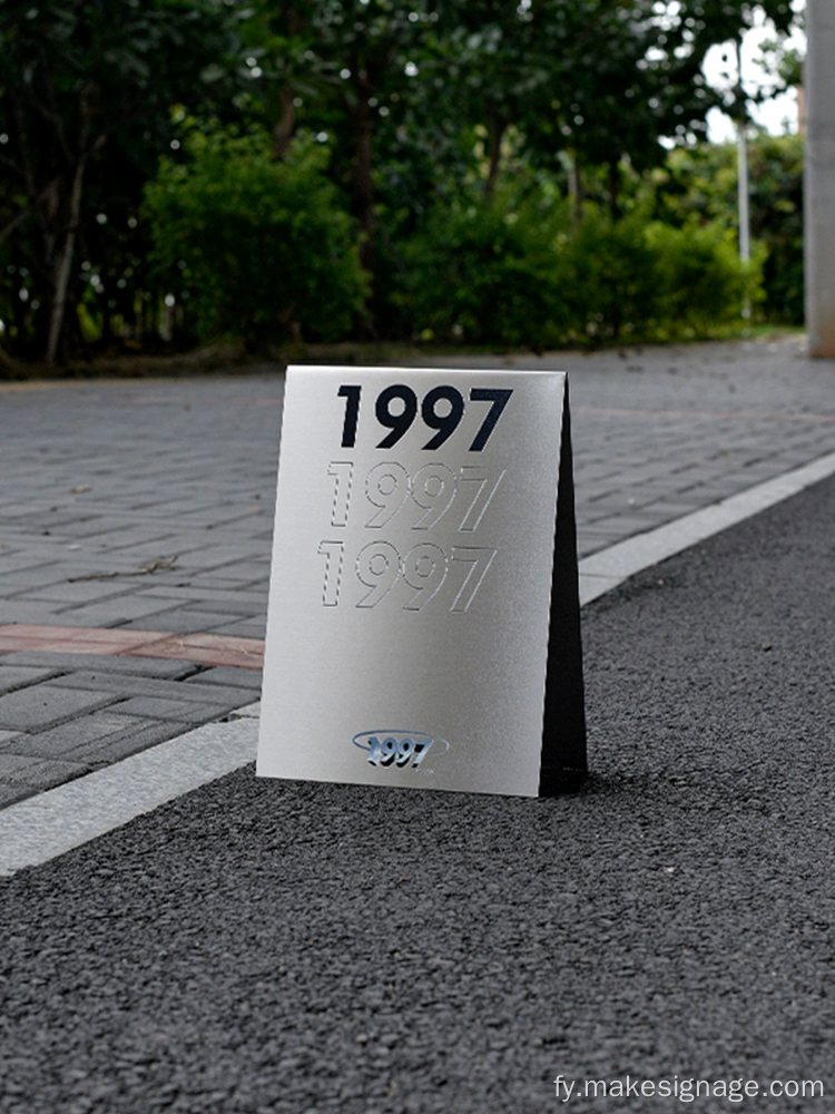 Outdoor-signage