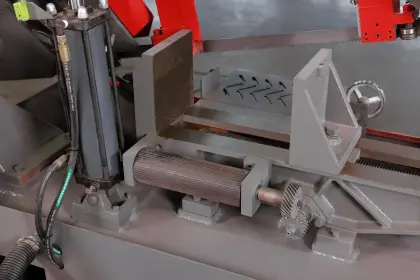 Metal cutting equipment band saw machine