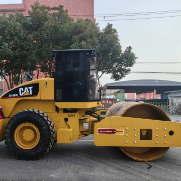 Fabriqué au Japon Caterpillar CS683 CS583 Road Roller à vendre