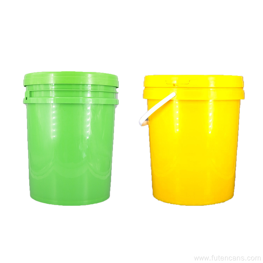 5 Gallon plastic bucket for paint with handle