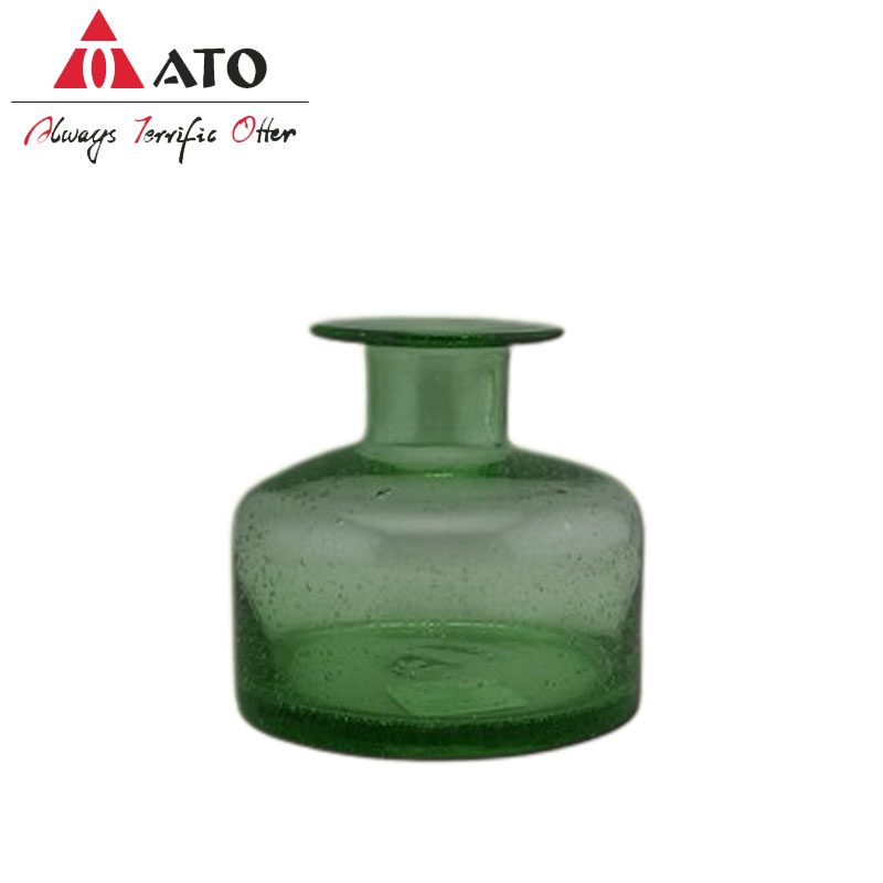 ATO design Green scissors cutting vase with bubble