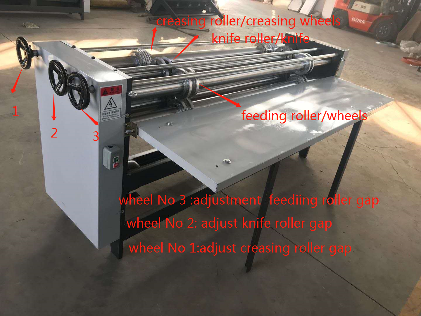 Manual paper creasing cutting machine