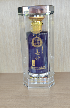 53% ABV Ginger Spirit ในกล่องใส