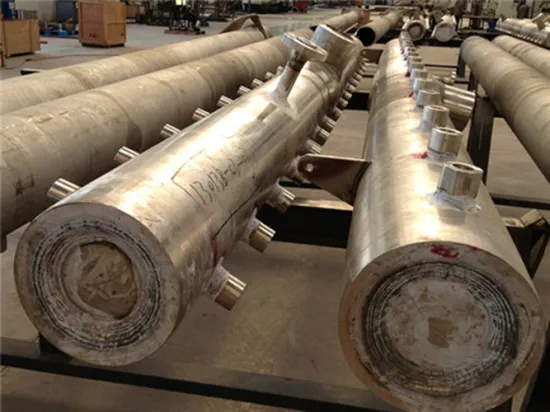 Manifold for cracking tube