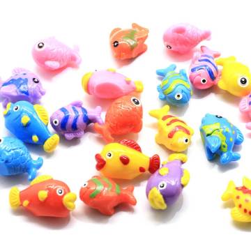 Manufacture Cute Fish Shaped Resin Beads Kawaii Resins For Bedroom Phone Decor Spacer Craft Decoration Beads Charms