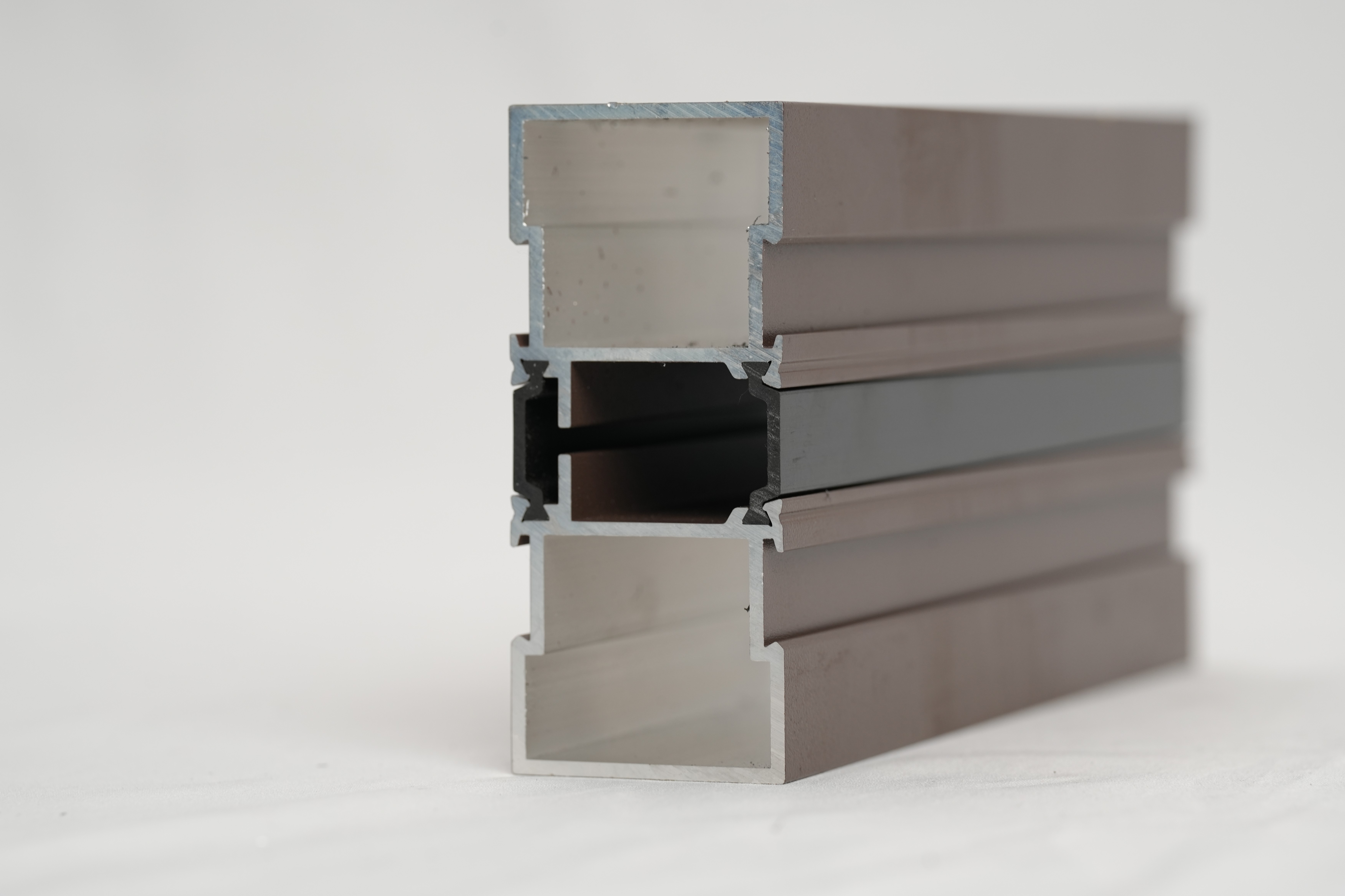 Thermal insulation profiles