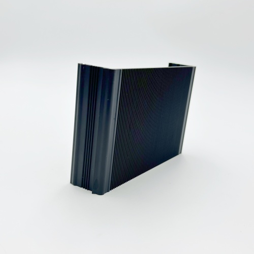 Dissipador de calor preto de perfil extrudado de alumínio para usinagem CNC