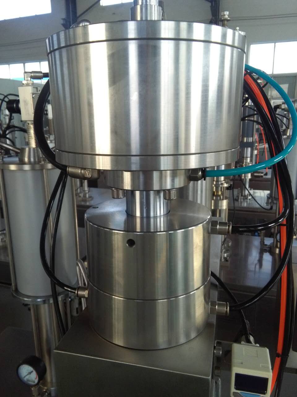 Semi Automatic Aerosol Filling Machines 13