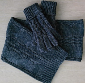 Winter Warm Knitted Scarf and Gloves Set (KS-2101)