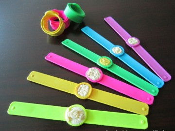 high sale well design engrave various pattern candy color kids toy slap bracelet silicone