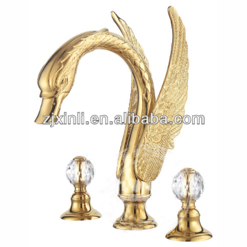 Tap di bacino artistico in ottone, forma del cigno, tocco di animale di colore oro