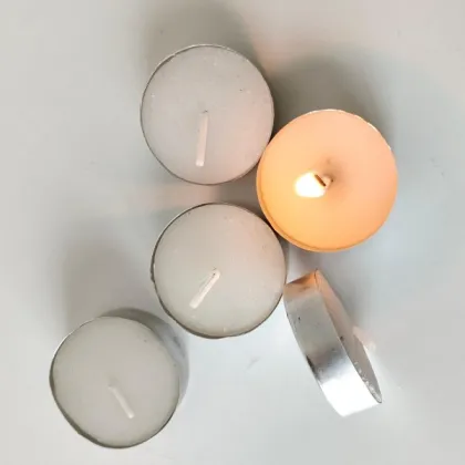 tea lights focus on 6 hours burning